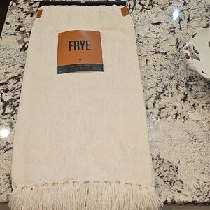NWT FRYE Oversized Chenille Throw